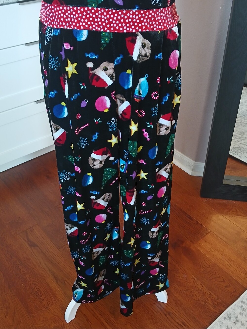NWOT Christmas Cat Velour Jumpsuit Overalls Lrg Love On A Hanger Santa Hat Stars - Picture 3 of 11